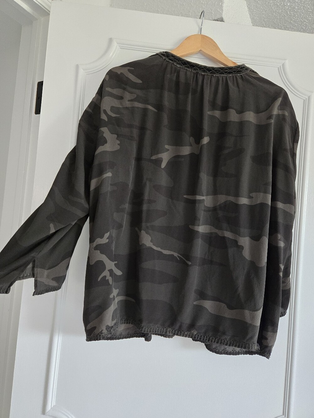 Johnny Was Black and Gray Rayon Velvet Camo Embroidered Gold Threaded Tunic XL - Picture 9 of 10